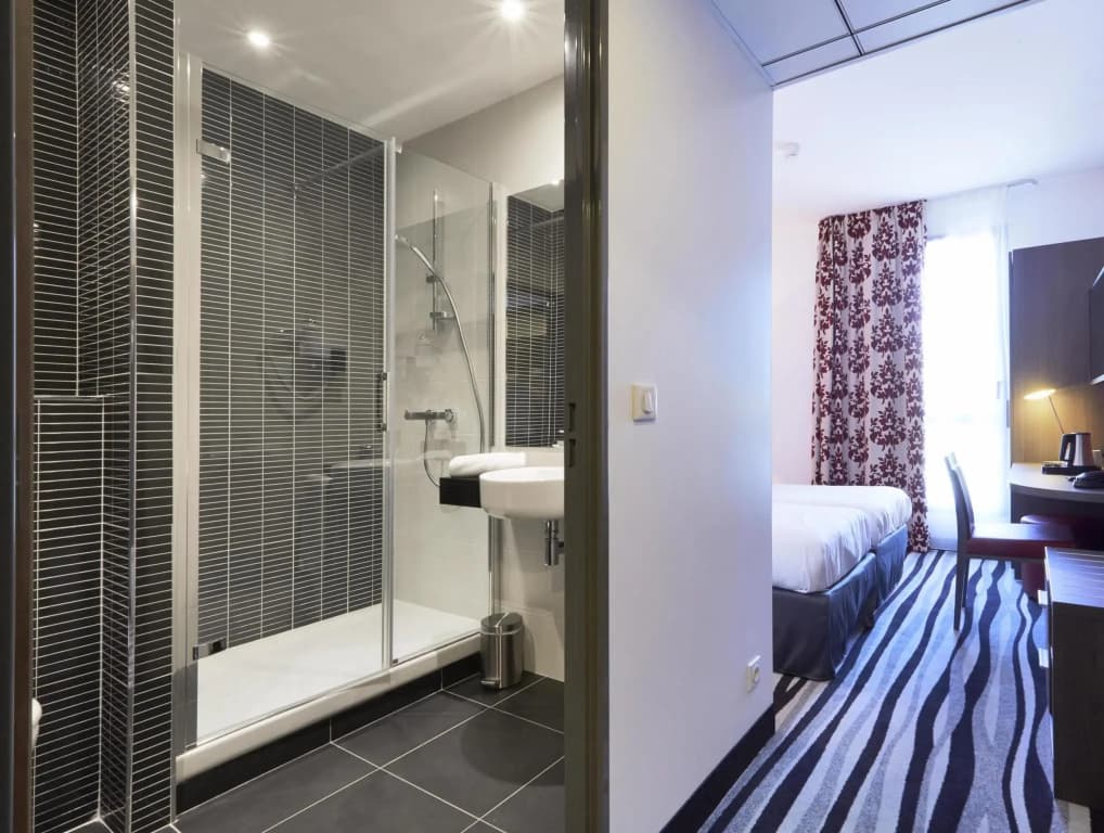 Hôtel Kyriad Saint Quentin en Yvelines - Montigny - Photo 3