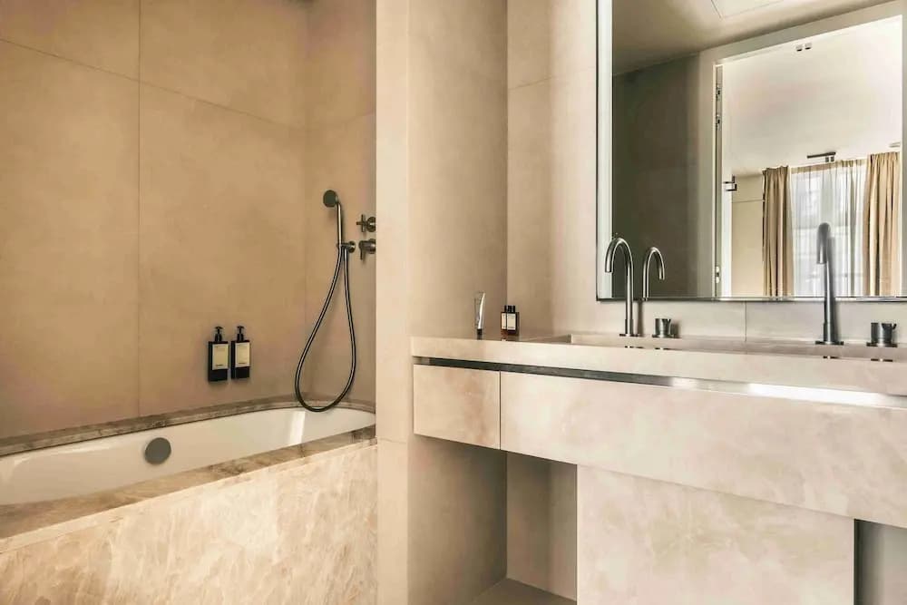 Mondovi Luxury Suites - Miniature 8