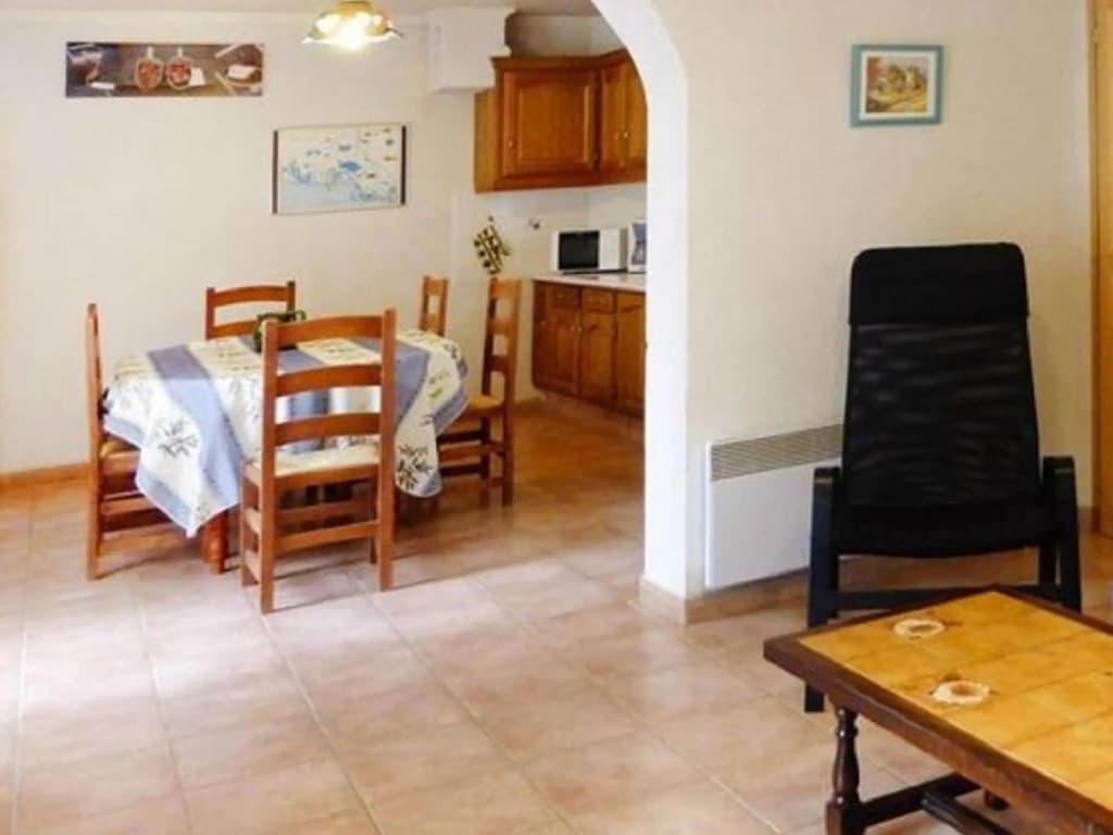 Country House With Private Terrace, Beaucaire - Miniature 7