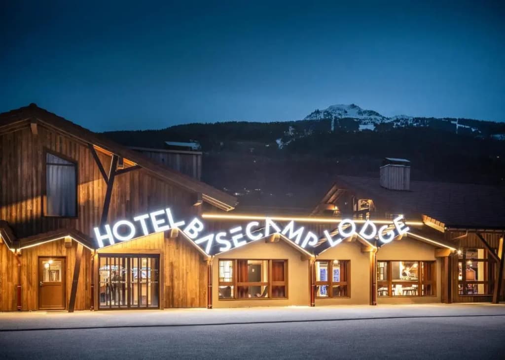 Hotel Base Camp Lodge - Bourg Saint Maurice - Photo 1