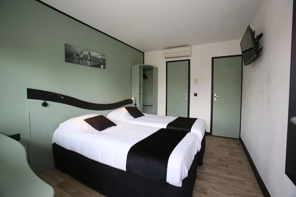 Enzo Hotels Chartres Mainvilliers by Kyriad Direct - Photo 2