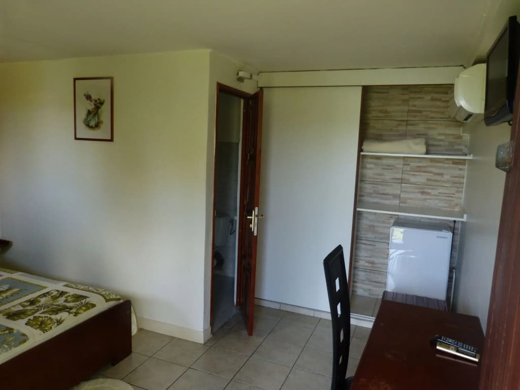 Airport Hotel - Photo 3