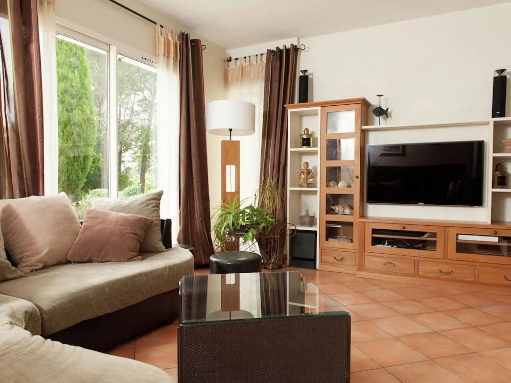 Spacious, Luxury Villa With Private Pool and Billiard Room, Near Idyllic Village - Photo 4