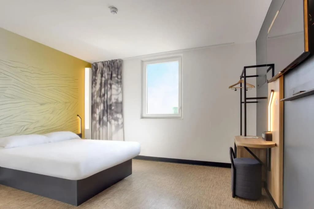 B&B HOTEL Saintes - Photo 4
