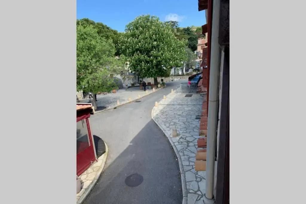 2 Pieces de Charme Au Coeur du Village de Cabris - Photo 3