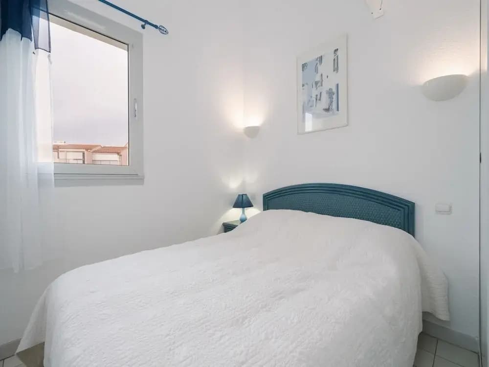 Stylish Seaside Stay in Agde - Photo 3