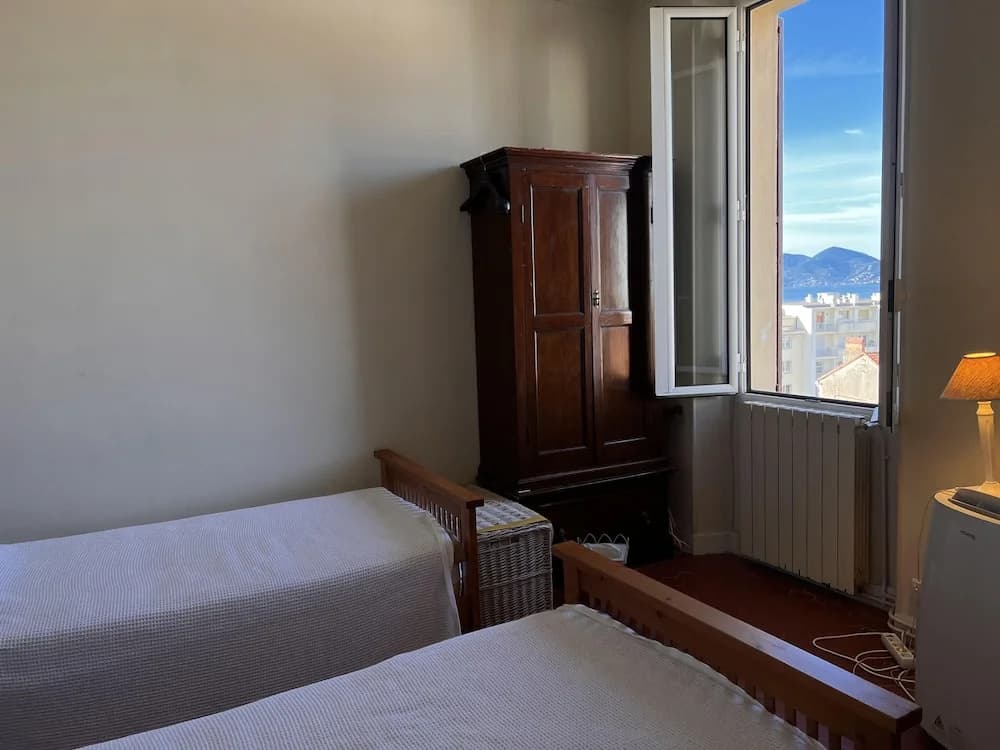 Charming 2 Bed Apartment With Balcony Located in Cannes Old Town Easy Walk to the Palais and Beaches - 120 - Photo 5