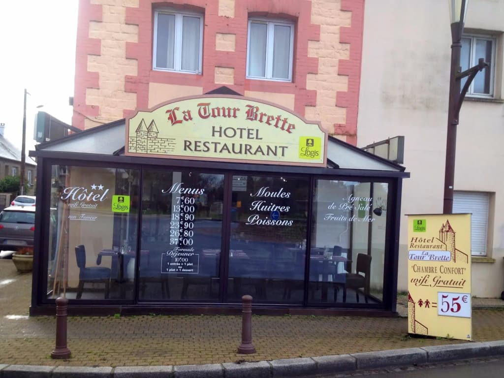 Hotel La Tour Brette - Photo 1