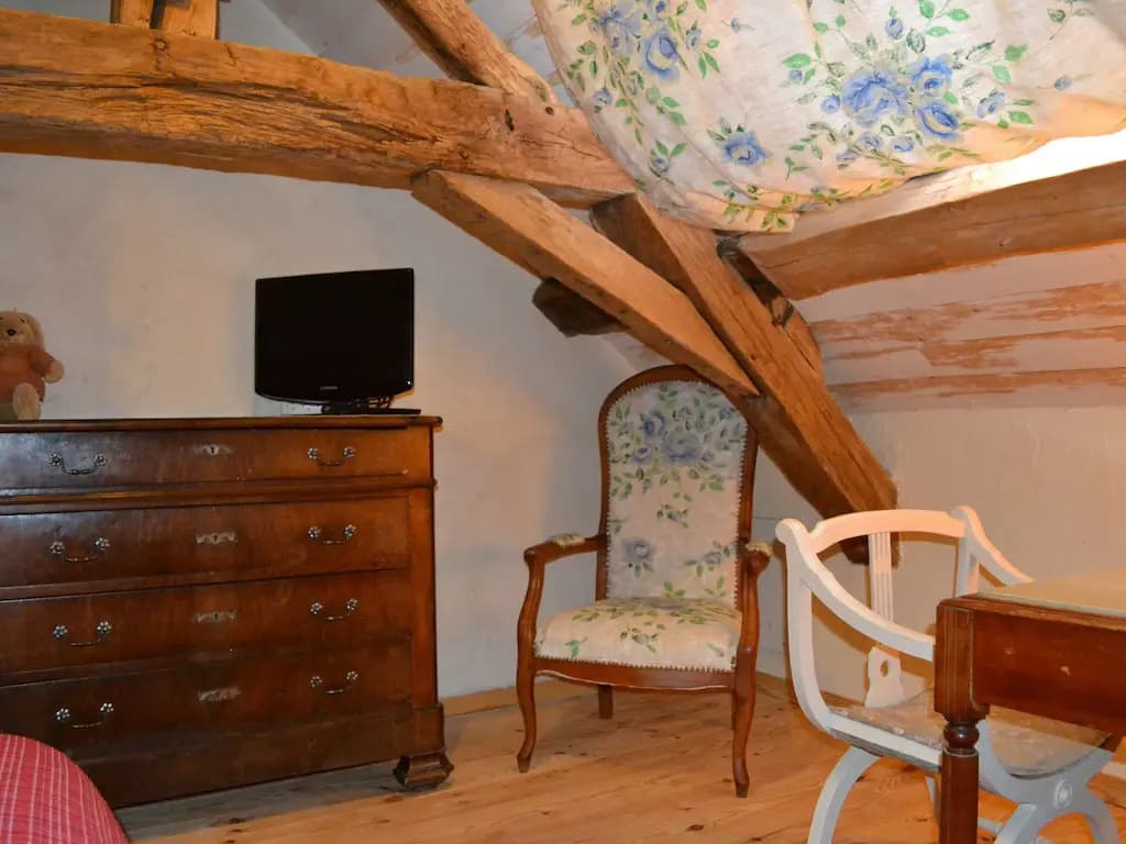 Cozy Holiday Home in Brion with Swimming Pool - Photo 5