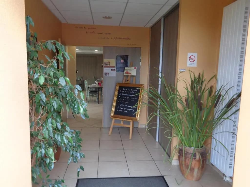 Logis La Croisee Des Chemins - Photo 1