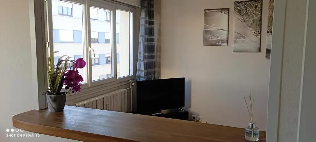 F1bis agréable à la mairie - Photo 2