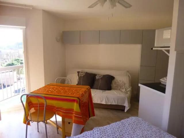 studio 23m² avec lit fixe en 140 et canapé clicclac - Photo 5