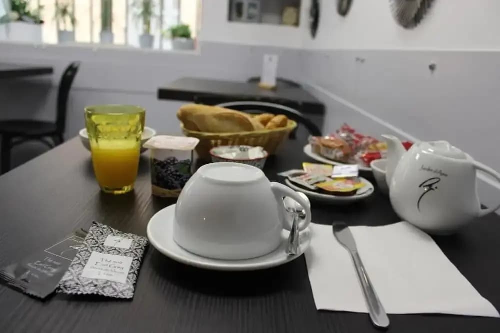 HOTEL Des ARTS AIX Hyper Centre - Photo 4