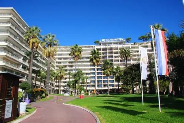 Le Grand Hotel - Photo 1