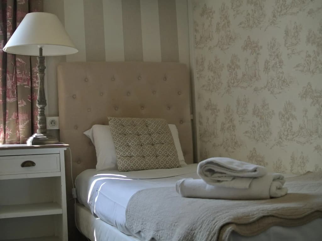 Logis Hotel Louise De Savoie - Miniature 6