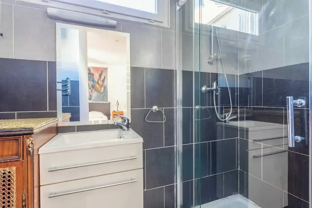 1 Bedroom Apartment in La Plaine - Photo 5