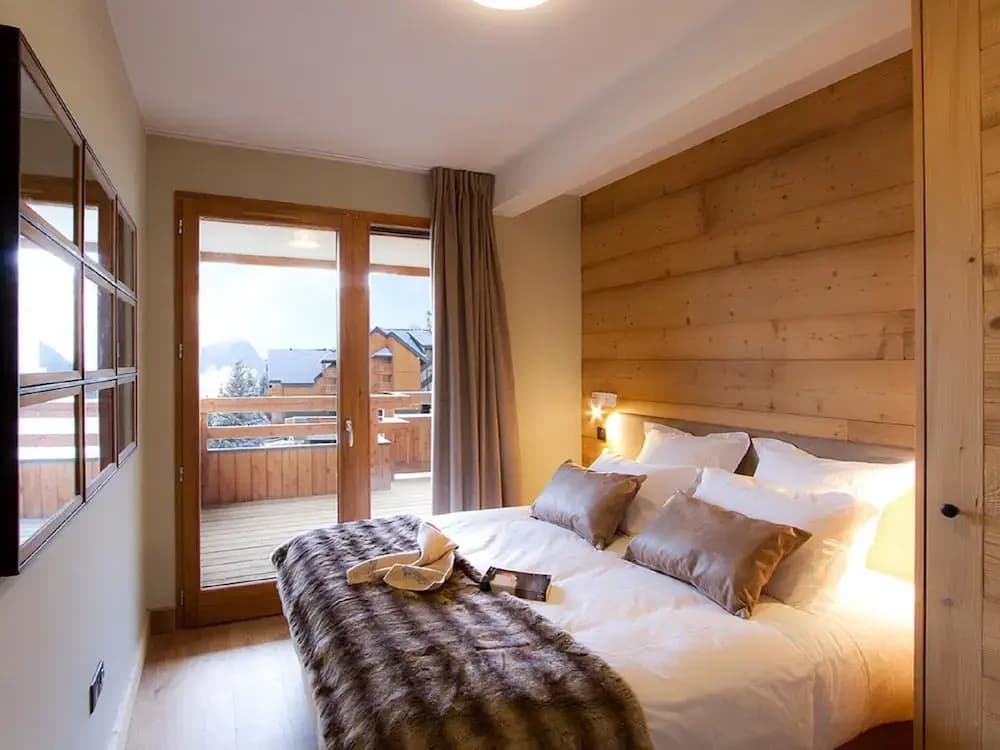 Chalet in Les Deux Alpes With Hot Tub - Photo 2