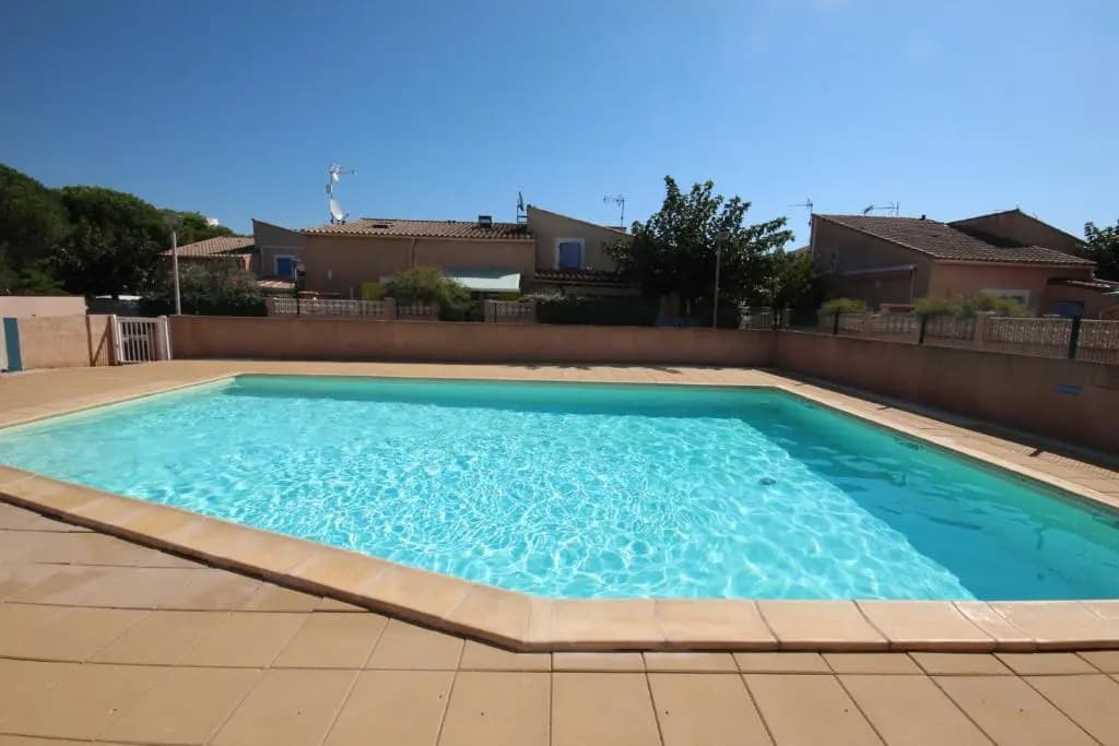 Belle villa 4 couchages a 400 m de la plage 2 chambres terrasse d angle parking dans résidence sécurisée avec piscine comm...
