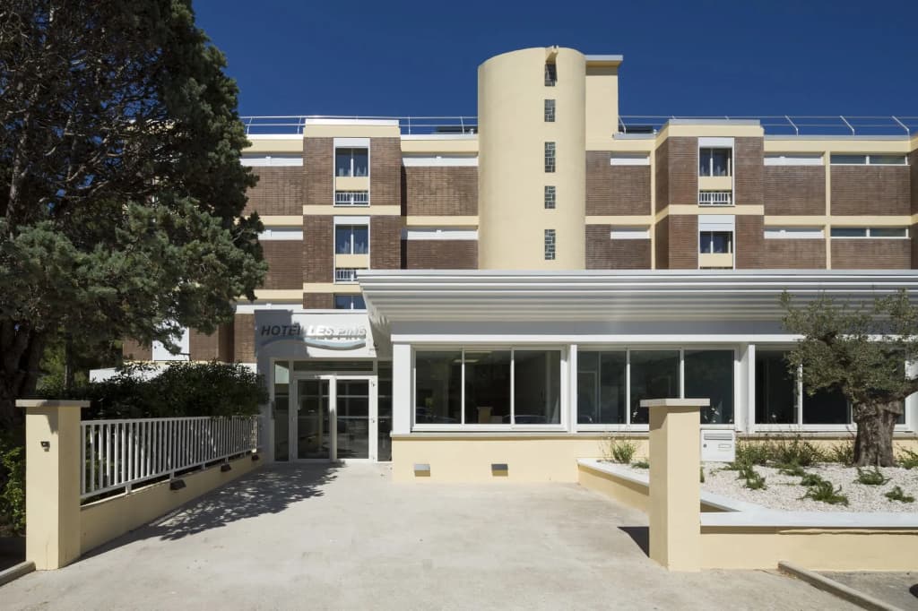 Opéralia Hôtel Les Pins - Photo 1