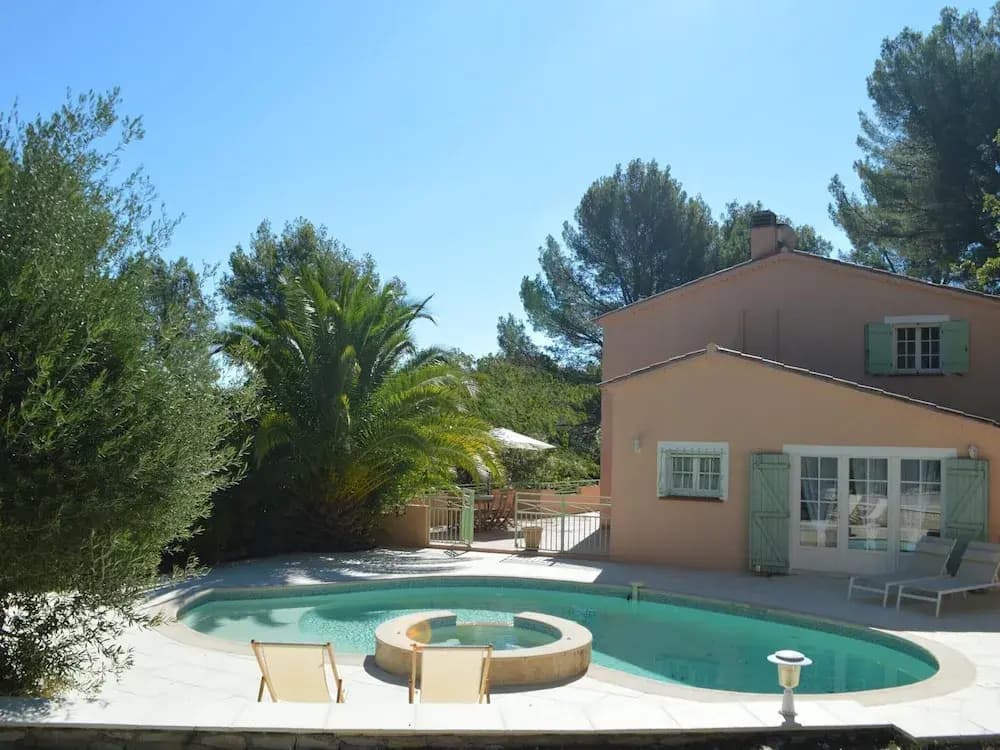 Holiday Home With Large Garden and Pool - Photo 1