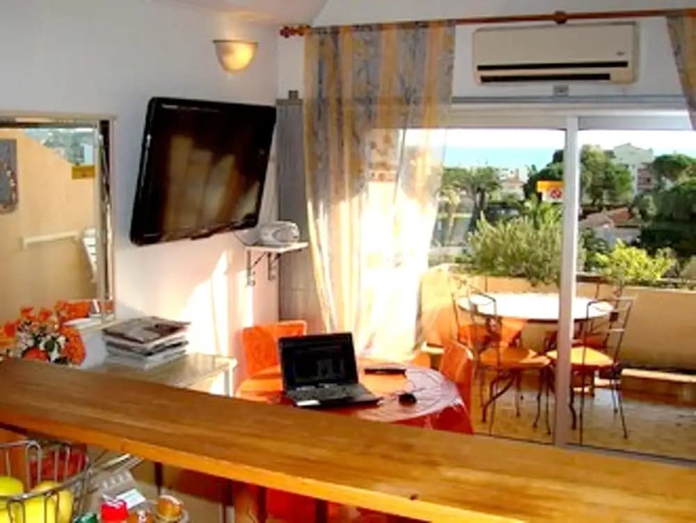 Apartment With one Bedroom in Antibes, With Wonderful sea View, Pool A - Miniature 8