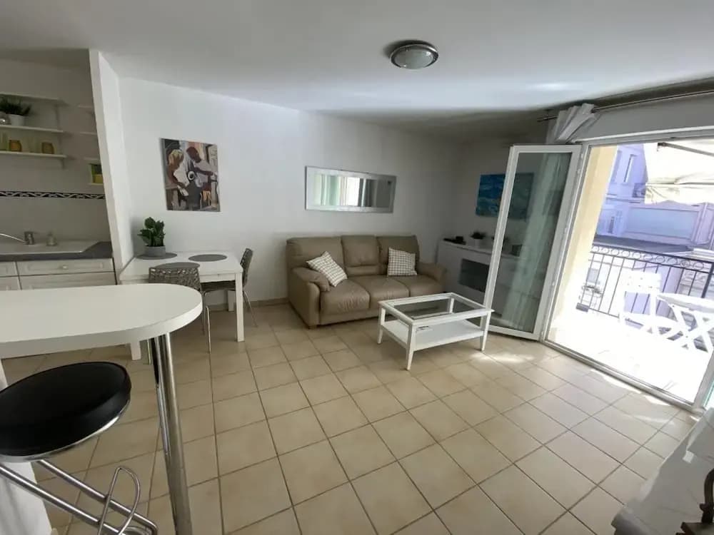One Bedroom Apartment in the Center of Cannes a few Steps From the Beaches and the Conference Center - 2005 - Photo 4