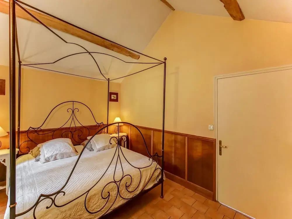 Holiday Home in a Park in Raizeux With Terrace - Photo 2