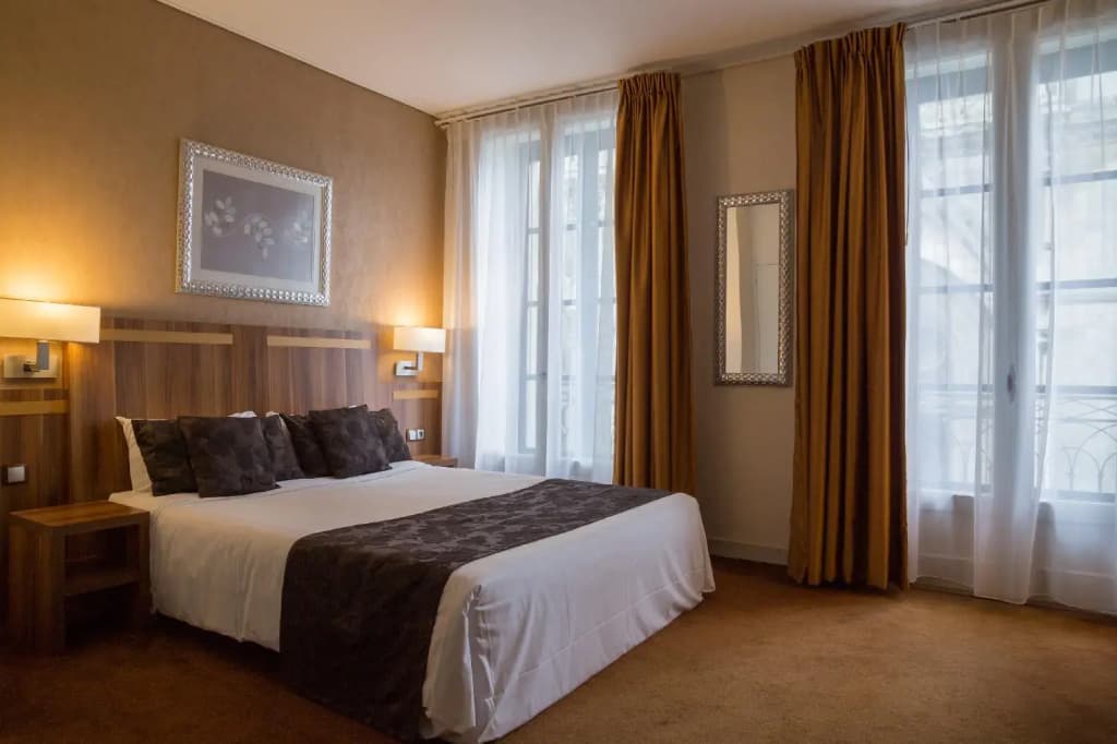 Hotel The Originals du Grand Monarque - Photo 1