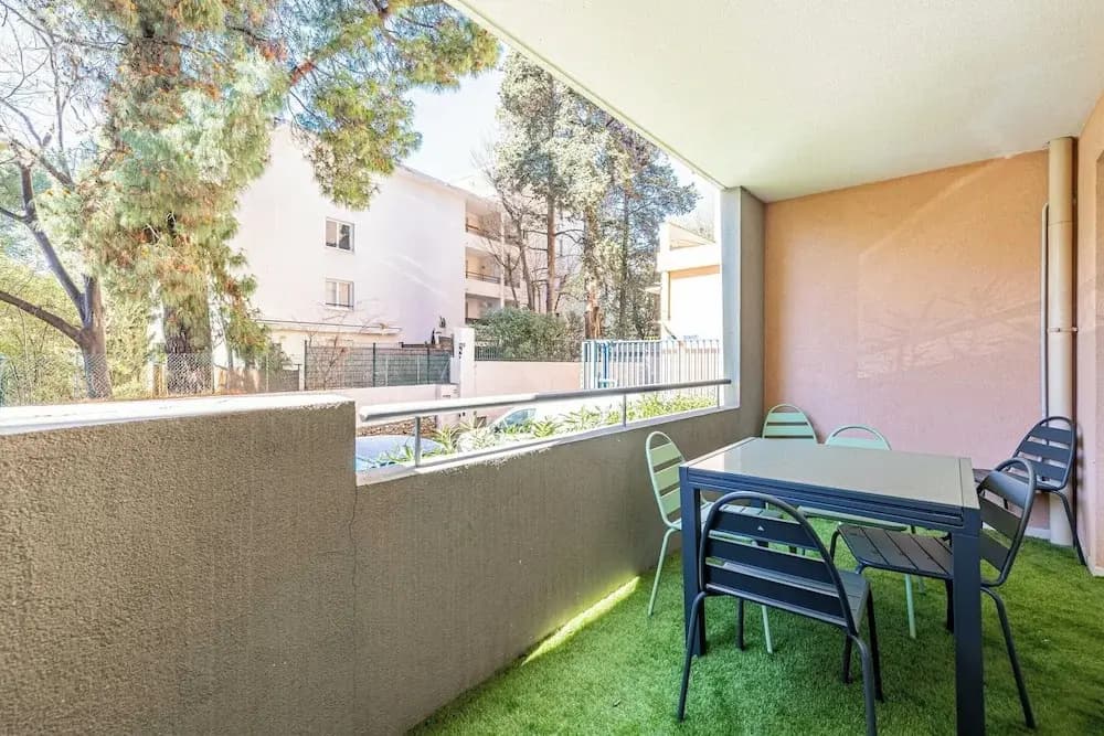 Comfort and Serenity With A/c, Parking and Balcony - Miniature 6