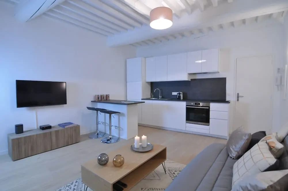 Picasso Apartments - Photo 5