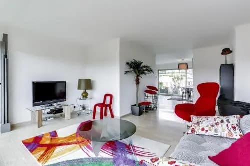 Wonderful fully renovated 2BR on the last floor. - Photo 5