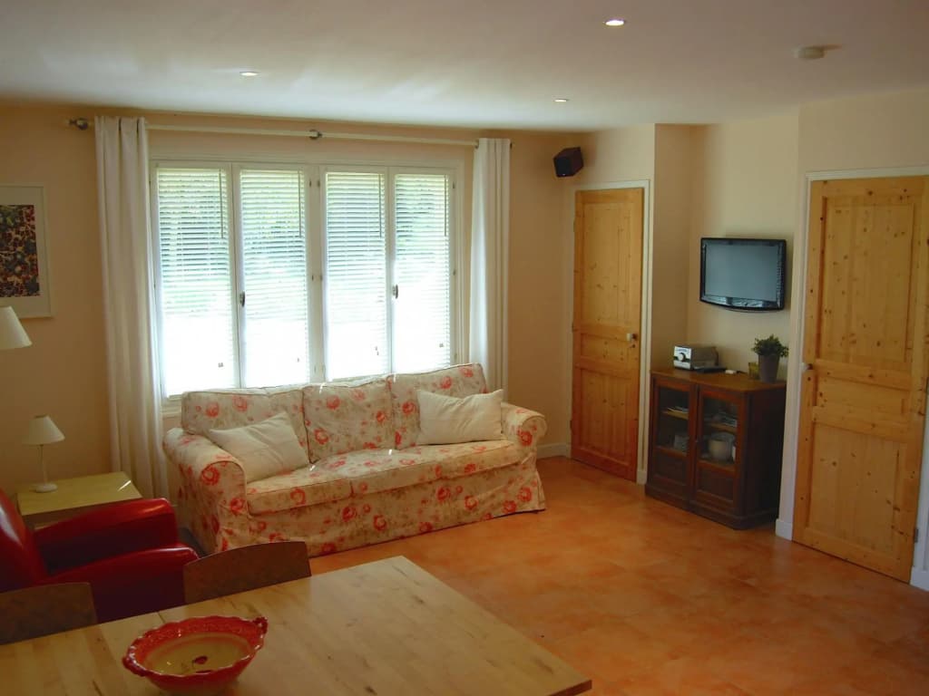 Lovely Country Cottage in Valreas with Swimming Pool - Photo 2