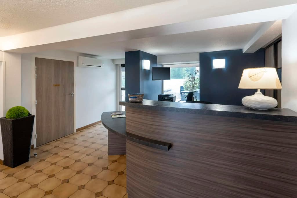 Sure Hotel by Best Western Saintes - Photo 2