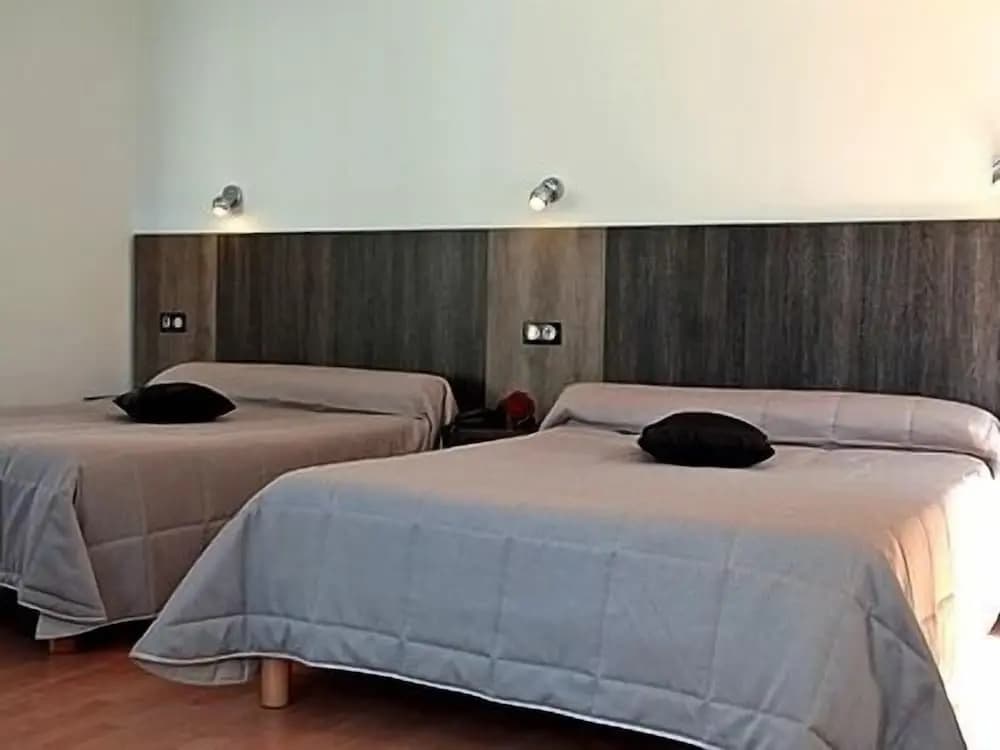 Hotel Victor Hugo - Photo 2