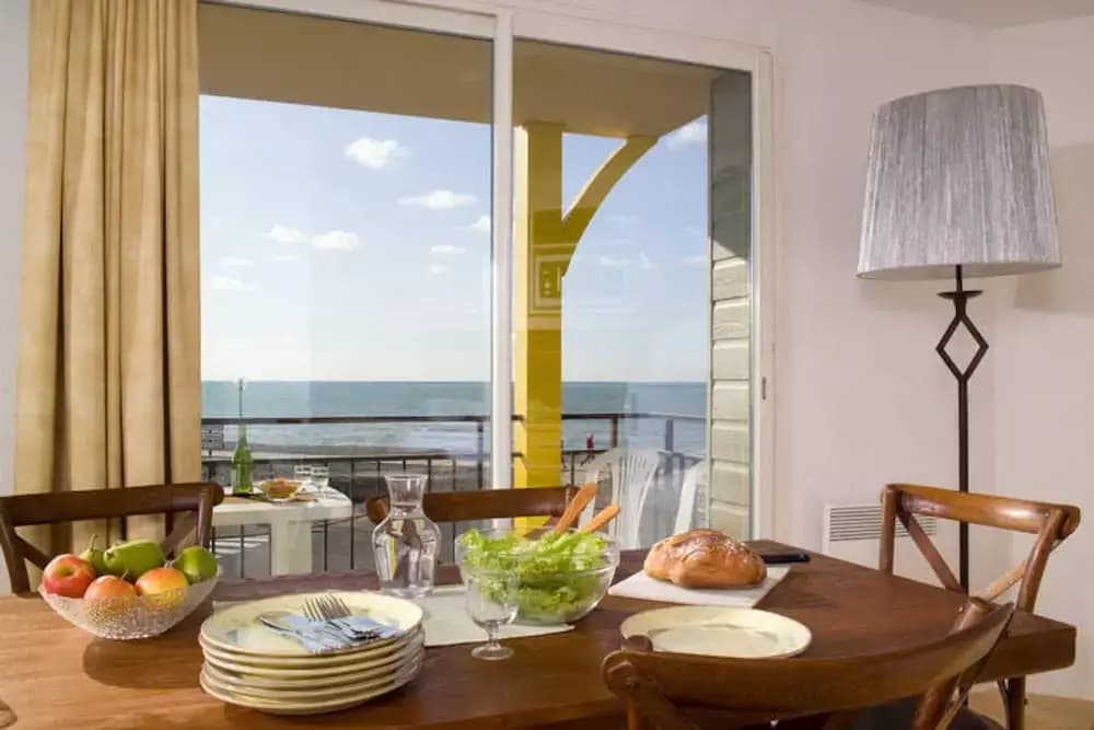 Comfortably Furnished Apartment With a sea View - Photo 4