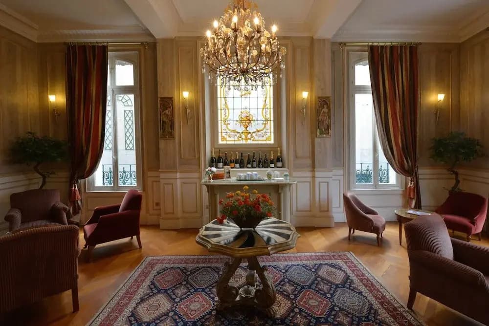 Hotel Castel Jeanson - Photo 2
