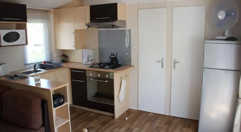 Mobile Home - Photo 2