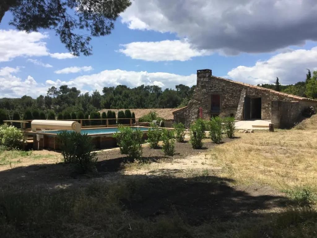 Ferme provençale traditionnelle avec piscine privée, dans un site naturel exceptionnel en campagne de Maussane les Alpille...