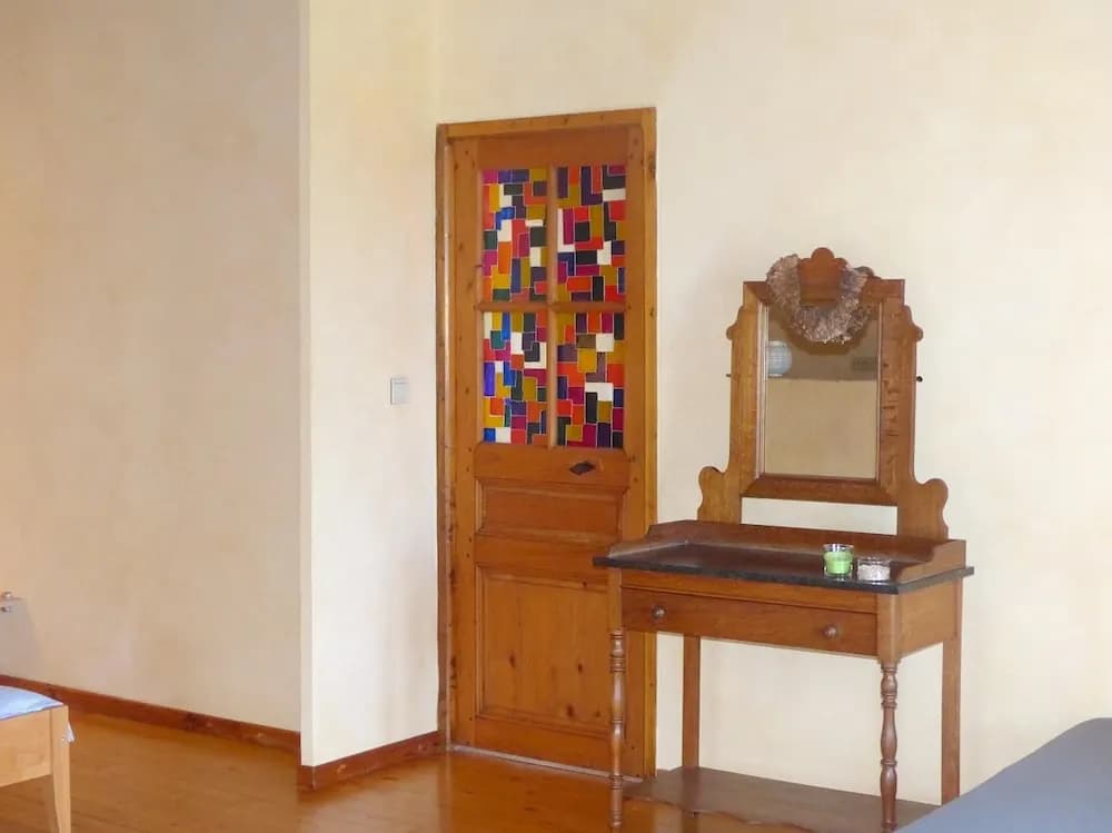 Villa With 5 Bedrooms in Uchaux, With Wonderful Mountain View, Private - Photo 3