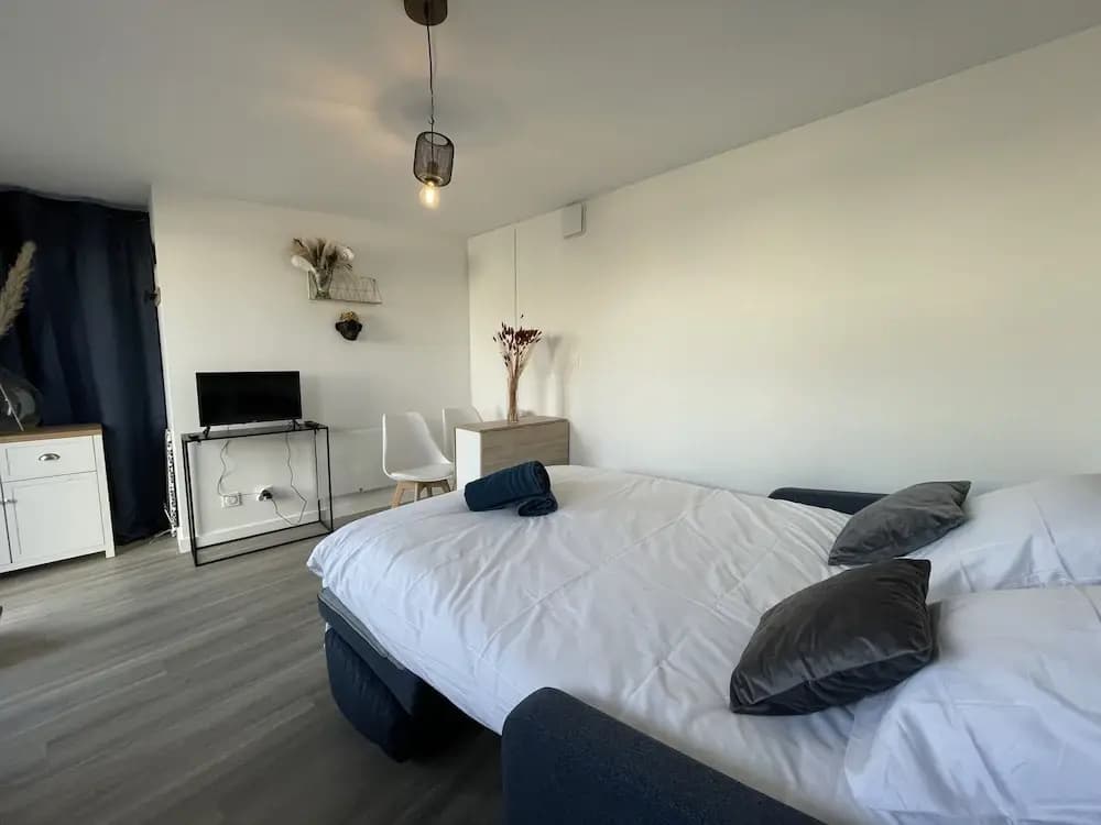 Apartment in Le Mans With Private Parking - Photo 1