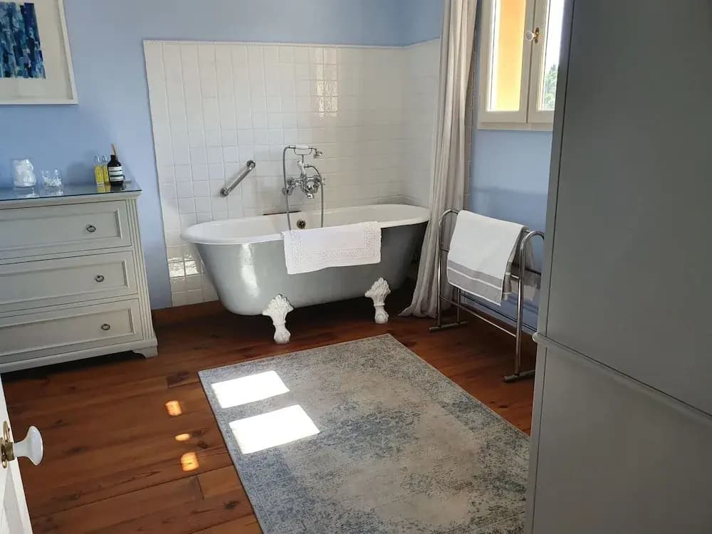 Picturesque Holiday Home With Private Pool - Miniature 7