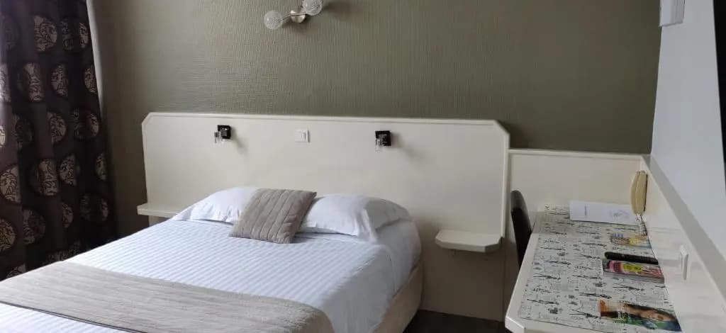 Logis Hotel Les Bleuets - Miniature 6
