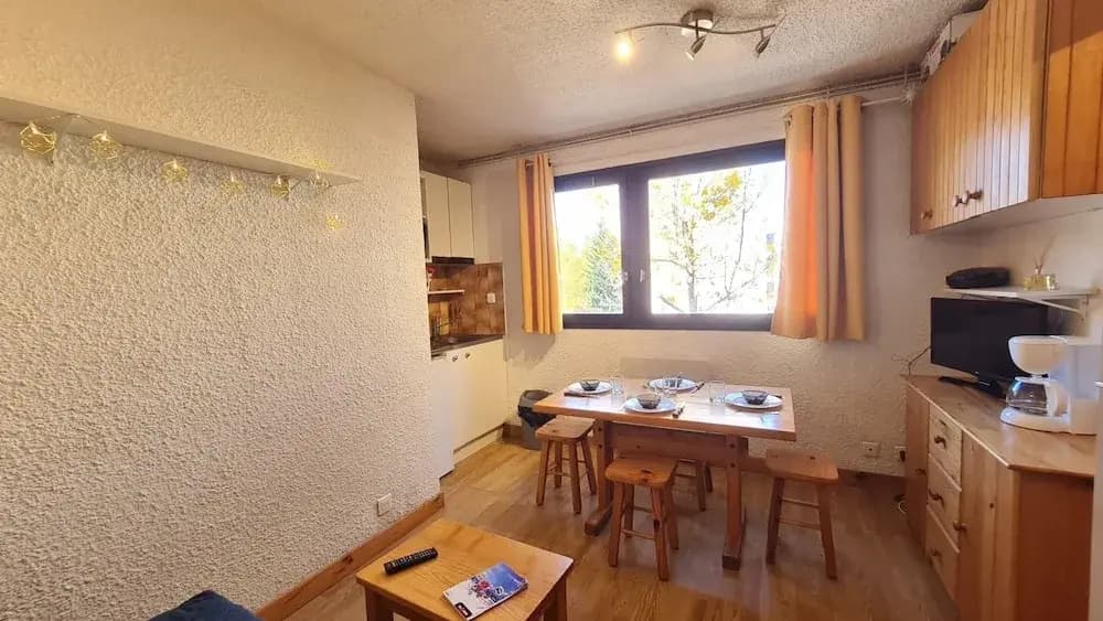 Compact & Convenient Alpine Stay - Miniature 6
