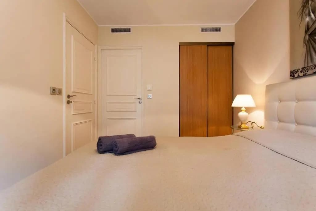 Carlton Riviera Apartment - Photo 2