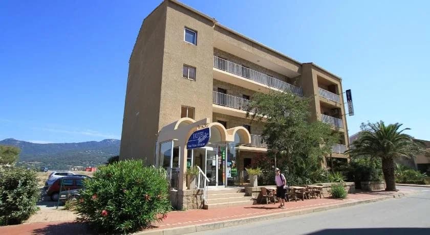 Beach Hotel - Photo 1