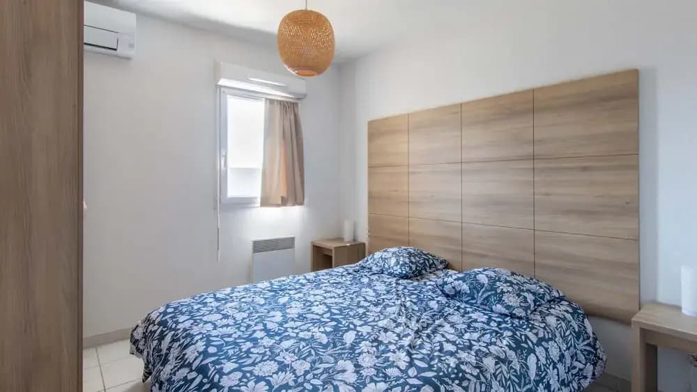 Modern Seaside Apartment - Photo 4