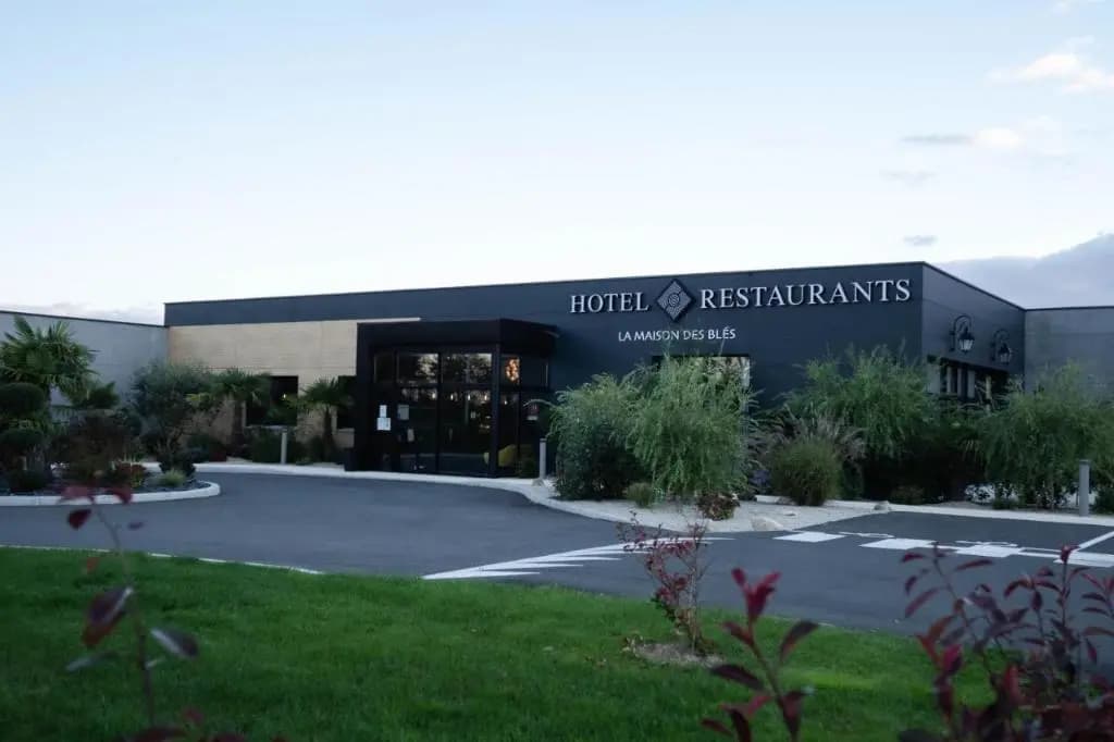 Logis- Hôtel & Restaurant La maison des blés - Photo 1