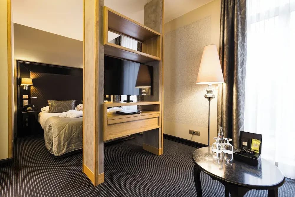 Plaza Madeleine Hotel & Spa - Photo 5