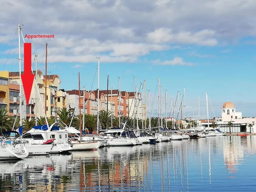 T2 sur le port avec parking - Photo 1