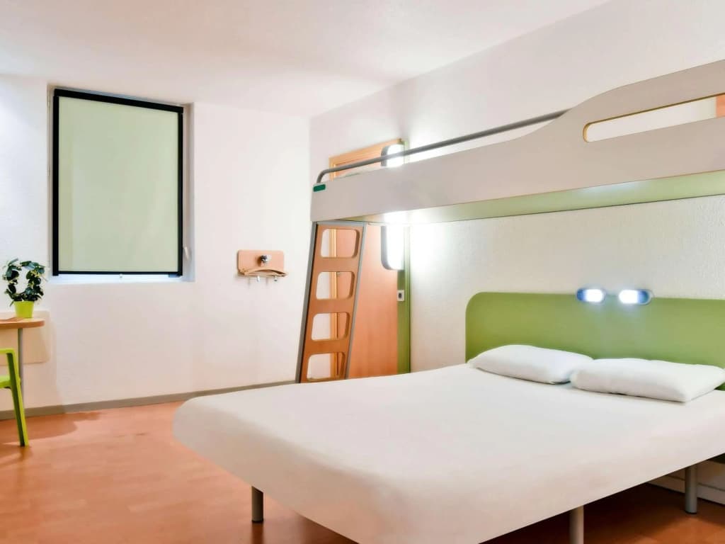 ibis budget Saint-Quentin Centre Gare - Photo 3